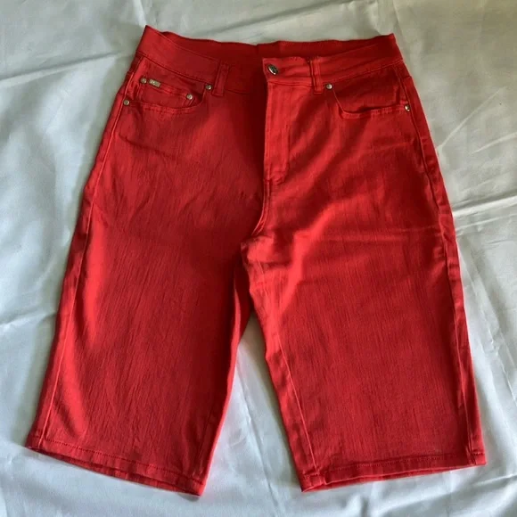 💥 3 for $15
Diane Gilman Capris - Picture 1 of 3